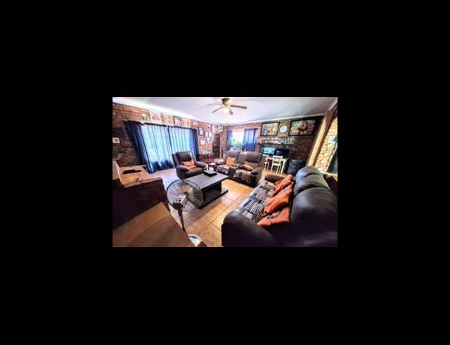 3 BEDROOM HOUSE FOR SALE IN THE ORCHARDS